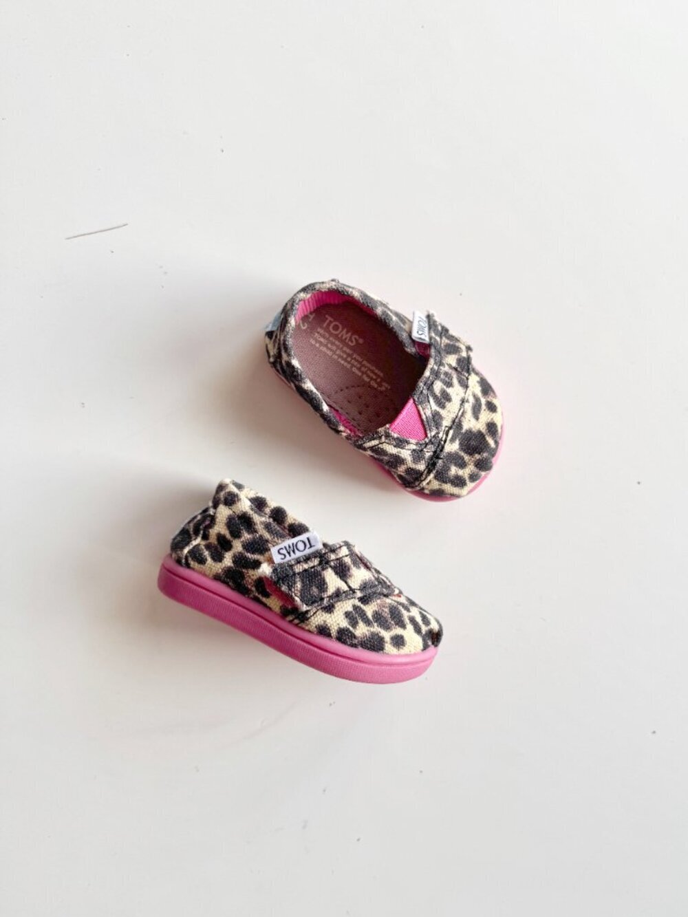 NWOB Baby TOMS Alpargata Leopard Cotton Canvas Pink Slip On Sneakers, Size 2T